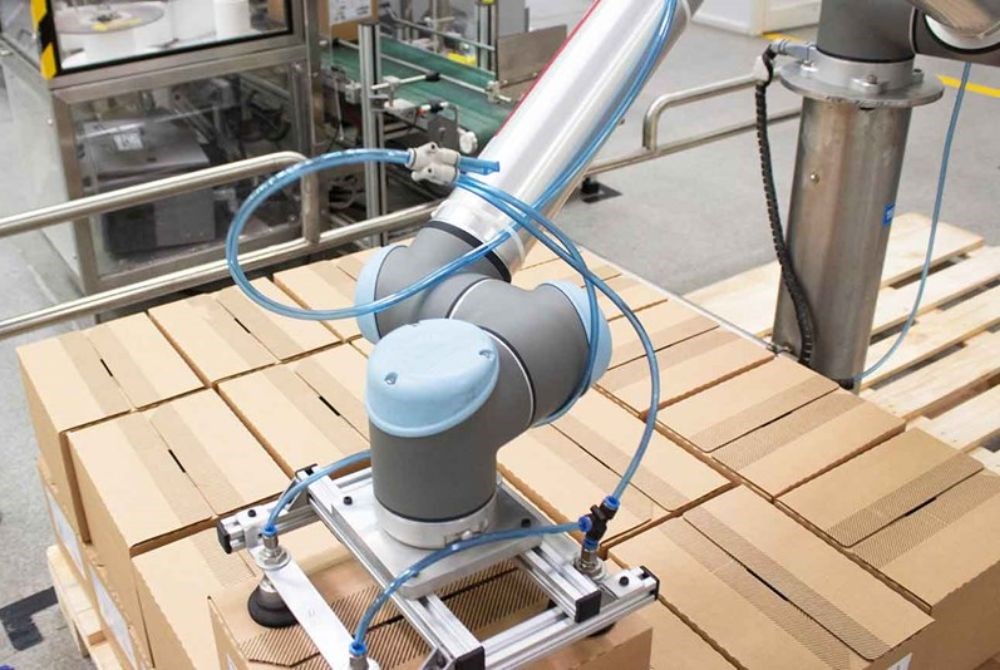 Pallettizzazione: come i cobot possono migliorare l'efficienza del tuo magazzino - Universal Robots