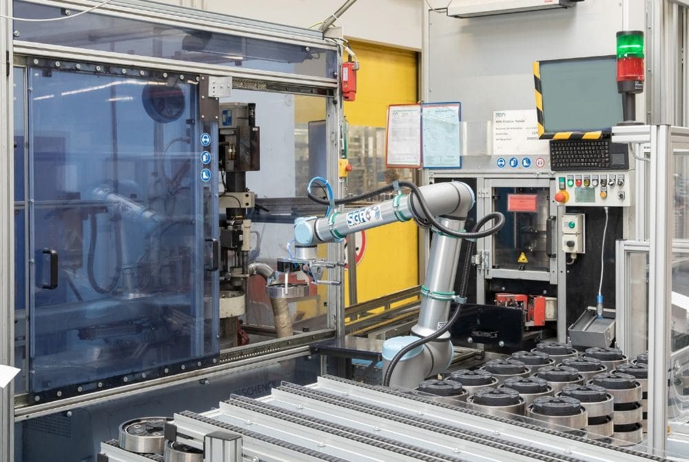 Machine tending: come i cobot possono rendere più efficiente la tua produzione - Universal Robots