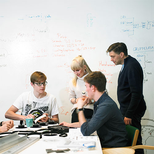 Robotindustrien i Danmark blomstrer i disse år, ikke mindst takket være en solid satsning på forskning i robotteknologi på danske universiteter.