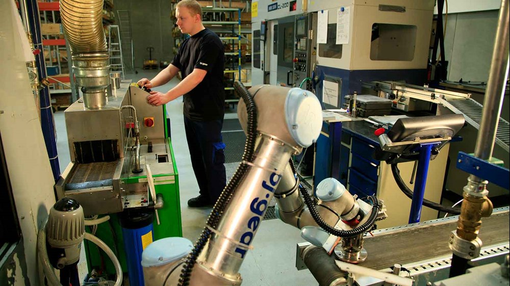 5 (+1) buoni motivi per le PMI per scegliere i cobot - Universal Robots