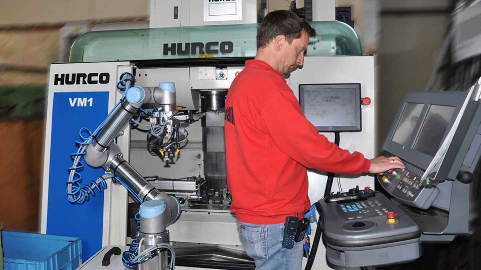  Robot colaborativo UR5 de Universal Robots en la empresa Thiele de metal y mecanizado 