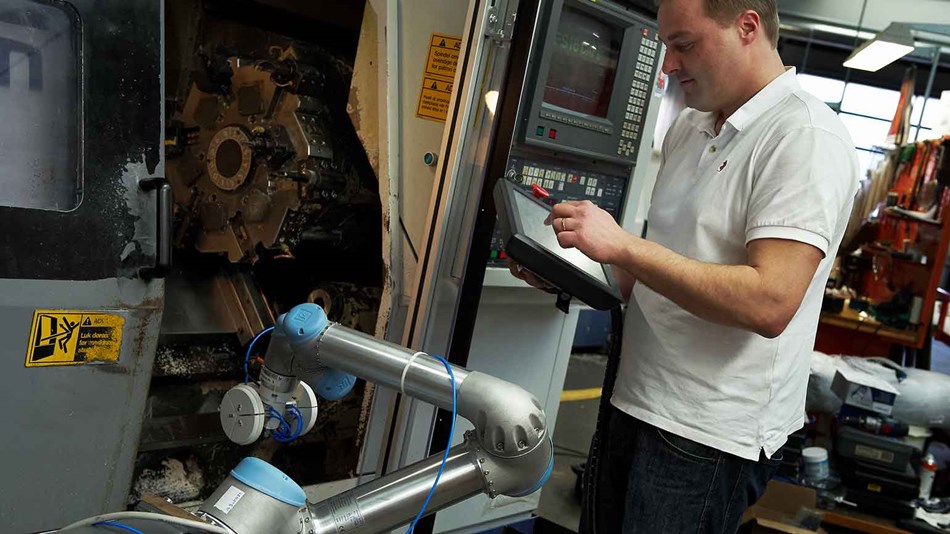 Robot Colaborativo UR5 de Universal Robots para la industria de metal y mecanizado con aplicaciones de montaje 