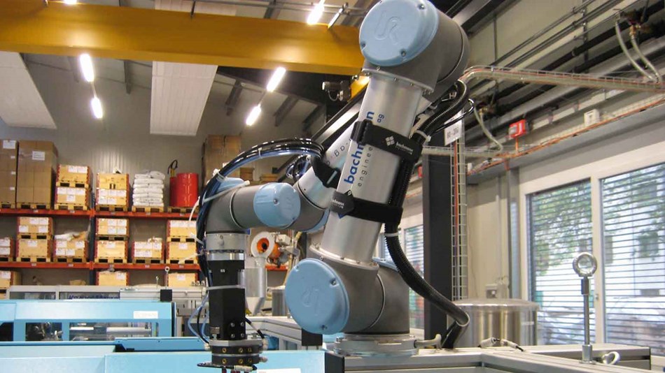 Robots colaborativo  UR5 y UR10 de Universal Robots para la industria de plásticos y polímeros