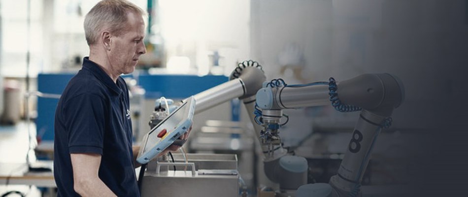 Man programming a cobot