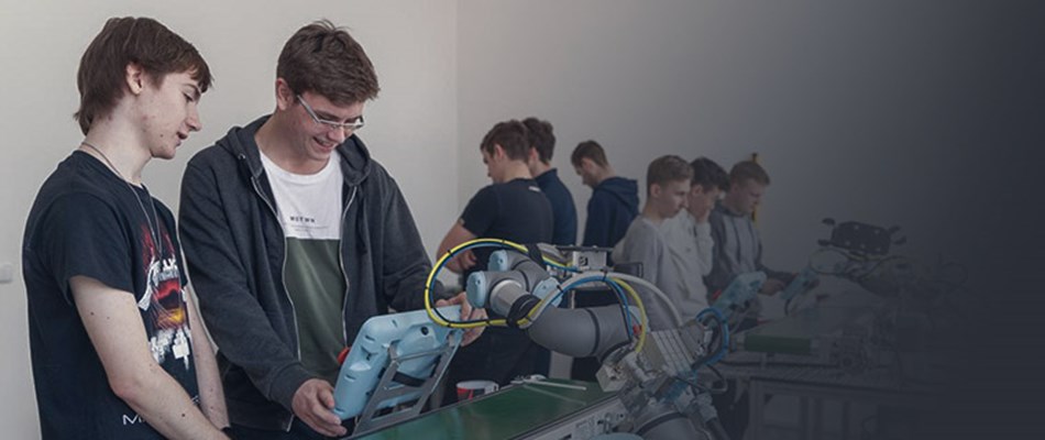 Despre roboți colaborativi și studenți în sălile de curs