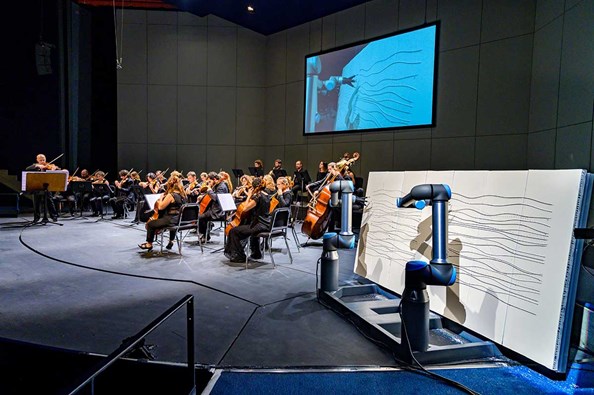 Robot Orquestra conecta dos artes, el de la música y el de la cerámica, a través de la robótica colaborativa. Fotografía: Toni Torrillas