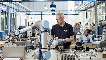 Universal Robots lance un programme de location de cobots en collaboration avec DLL