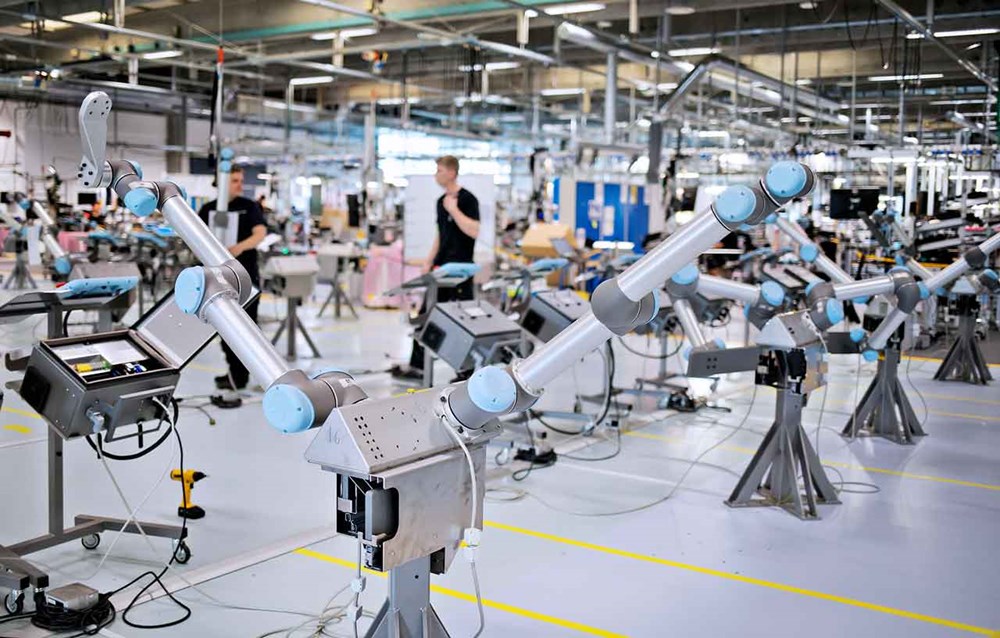 Blandet Kalksten bunke Manufacturing in the Age of COVID-19 - Universal Robots