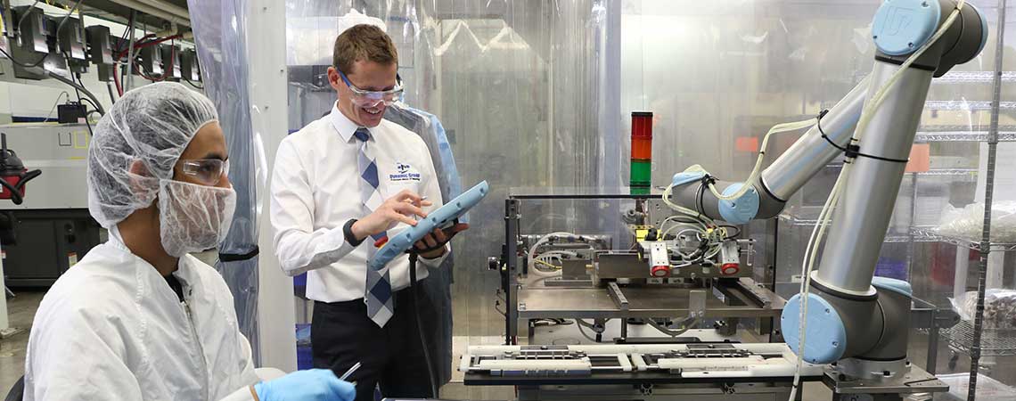 injection molding robot automation