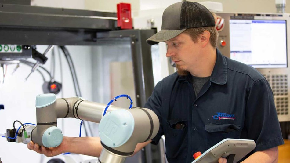 With the UR5e cobot tending the CNC machine, Toolcraft, a small machine shop with no prior robotics experience, was able to finish annual production seven weeks sooner than with manual labor.