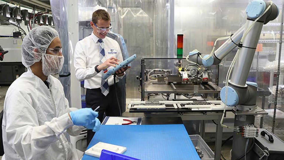 Universal Robots - Cobots at Dynamic Group in Minnesota