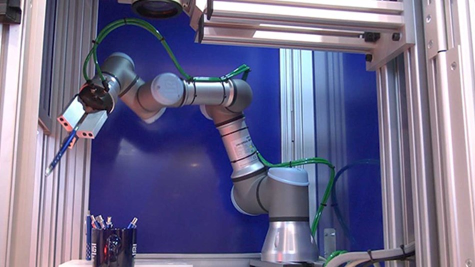  UR3 robot manages full control for z-axis
