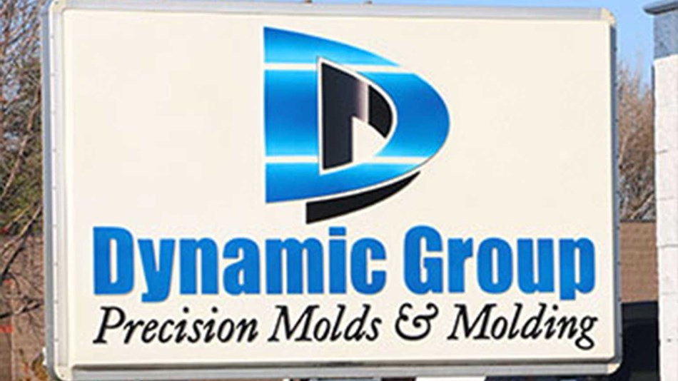 Injection Molding at Dynamic Group with Collaborative Robots.