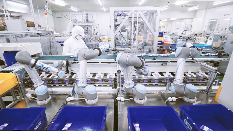 4 UR5s on its inner-box packaging line allows NIPPON to continue production even when workers take breaks.