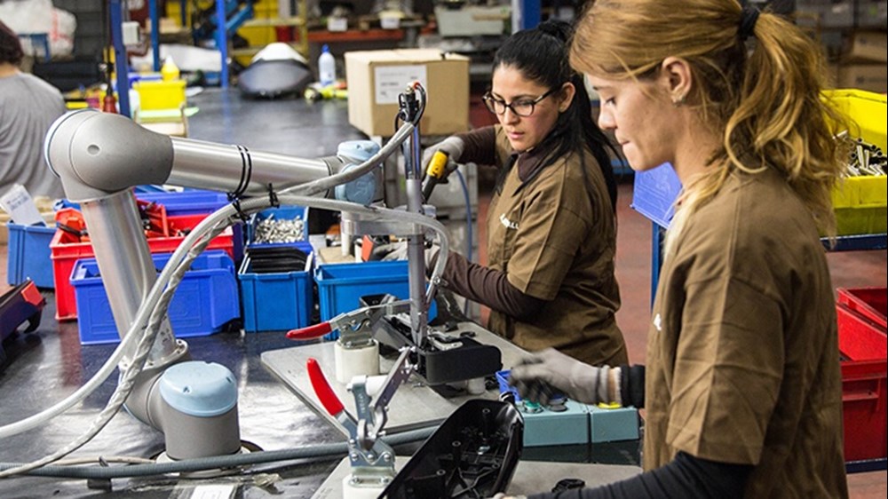 Assemblare con i cobot, facile, veloce, conveniente - Universal Robots 