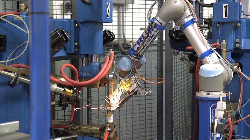 i cobot aiutano le PMI nella saldatura