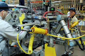 Kolaboratif ve endüstriyel robotlar arasında nasıl tercih yapılmalı 