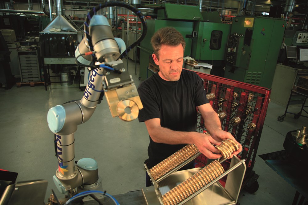 le molte vie dell’efficienza: la robotica collaborativa per le P,MI - Universal Robots
