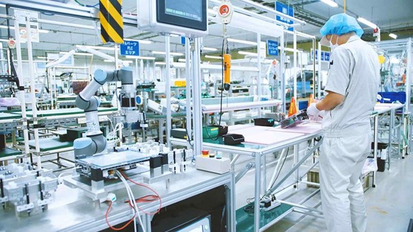 automatisation d'un processus de test répétitif grâce à un cobot UR