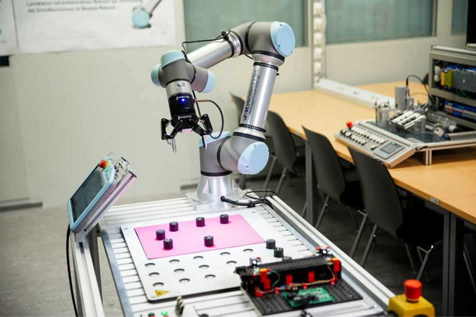 Robot cộng tác UR3e đạt được sự chính xác hơn con người