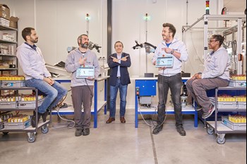 VLAD intègre cinq cobots Universal Robots et multiplie par trois  sa production de batteries pour respirateurs