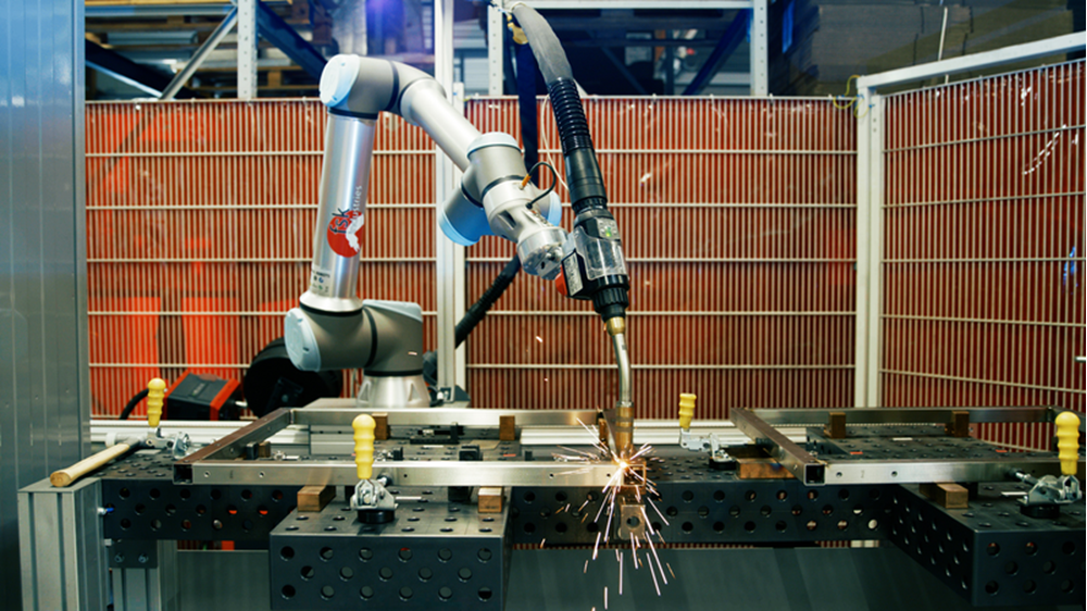 Ứng dụng robot công nghiệp công tác vào nhiệm vụ độc hại