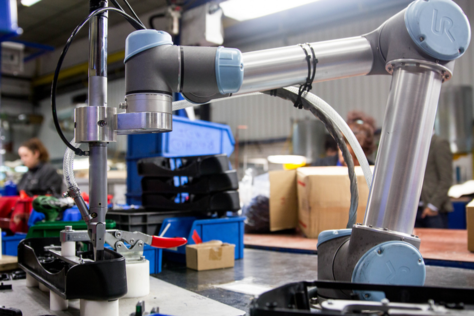 Robot cộng tác giúp tự động hóa nhà máy