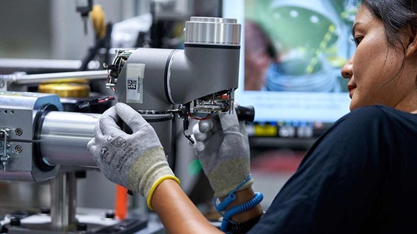 service-après-vente-cobots-universal-robots
