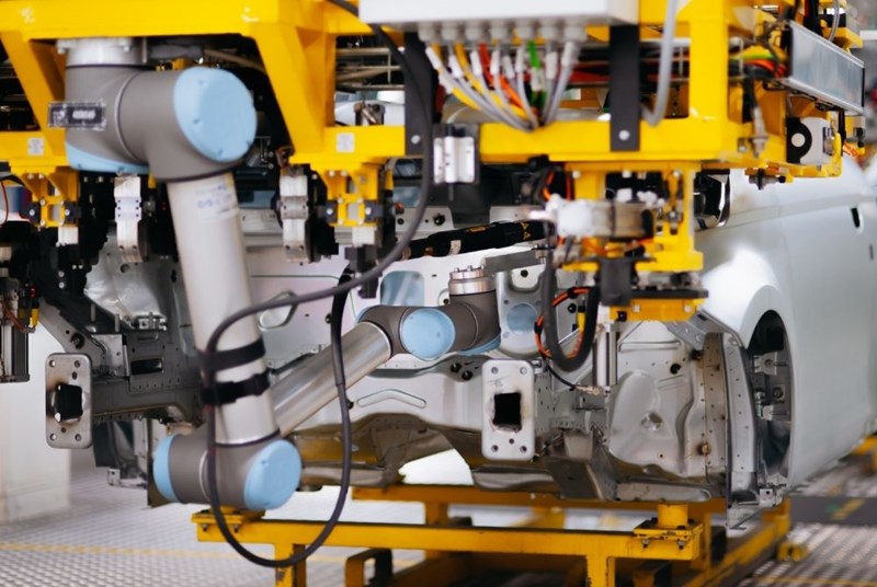 Quali sono i settori di applicazione dell'automazione industriale? - Automotive - Universal Robots