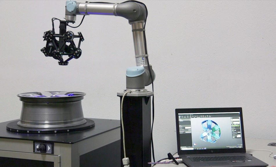 The UR cobots’ built-in collaborative safety features allow 3D Infotech to confidently mount highly complex and expensive sensors on the robot arm, without concerns of possible damage due to the robot.