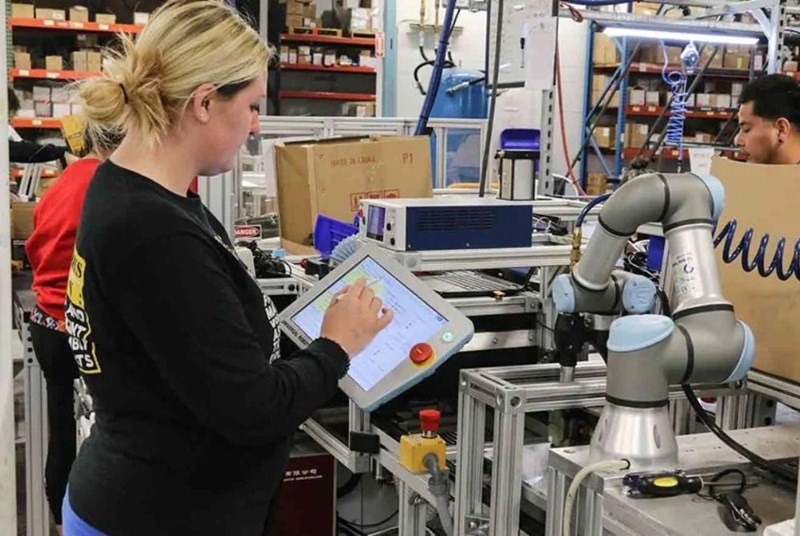 le persone al centro della produzione - Universal Robots