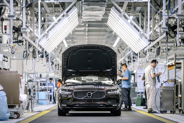 Dan explique que Volvo a constaté une évolution notable chez ses collaborateurs là où les cobots ont été mis en œuvre