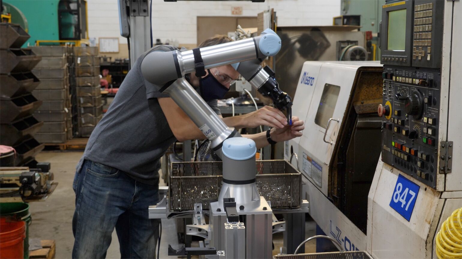 Alimentacao de maquinas com humano e cobot