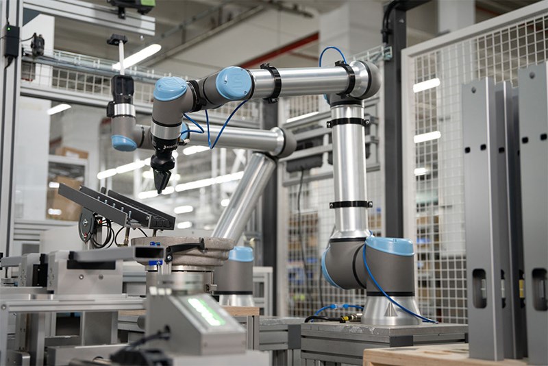 Connessione con i sistemi di intelligenza artificiale e la raccolta dati - Universal Robots