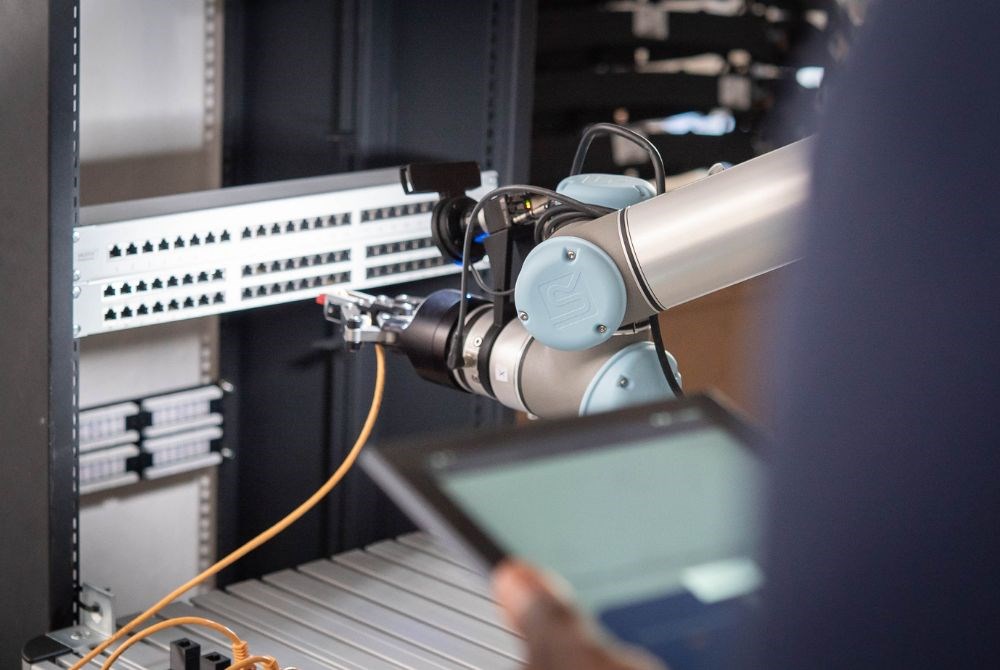 Robotica industriale con machine learning e AI: una rivoluzione per le aziende - Universal Robots