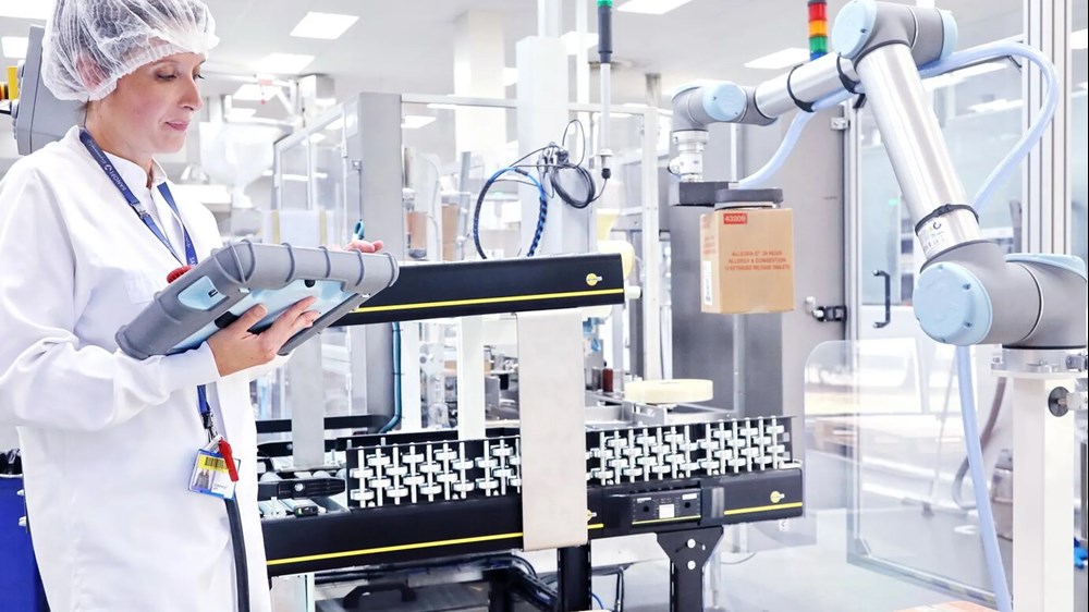  Cobot ile kozmetik ve ilaç üretiminde yeni nesil otomasyon