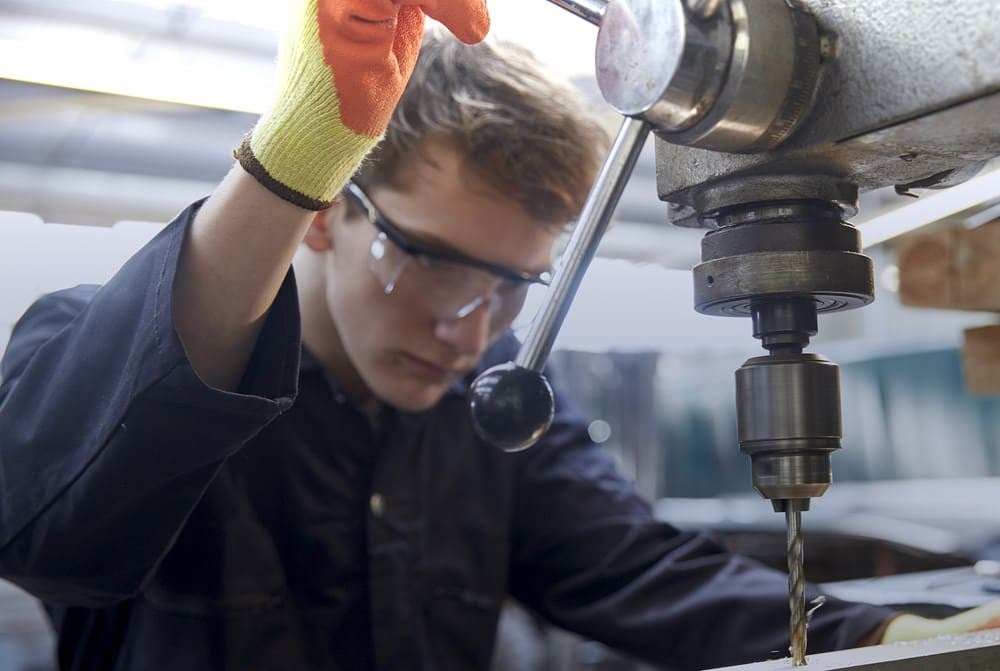 OEE (Overall Equipment Effectiveness): o que é e como aplicar esse indicador?